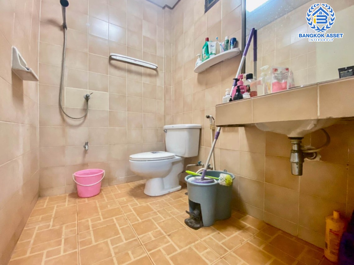 *****ทาวน์เฮ้าส์มือสอง ม.บดินทรรักษา2 คู้บอน เนื้อที่กว้าง 23.70 ตร.ว. ฟังก์ชัน 3 ห้องนอน 2 ห้องน้ำ 1 ที่จอดรถ ภายในสภาพสวย พร้อมเข้าอยู่ โครงการตั้งบนทำเลดี เชื่อมต่อถนนคู้บอน ใกล้รถไฟฟ้าสายสีเขียว "สถานีวัดพระศรีมหาธาตุ" และจุดขึ้นทางด่วน "จตุโชติ" จองเลย